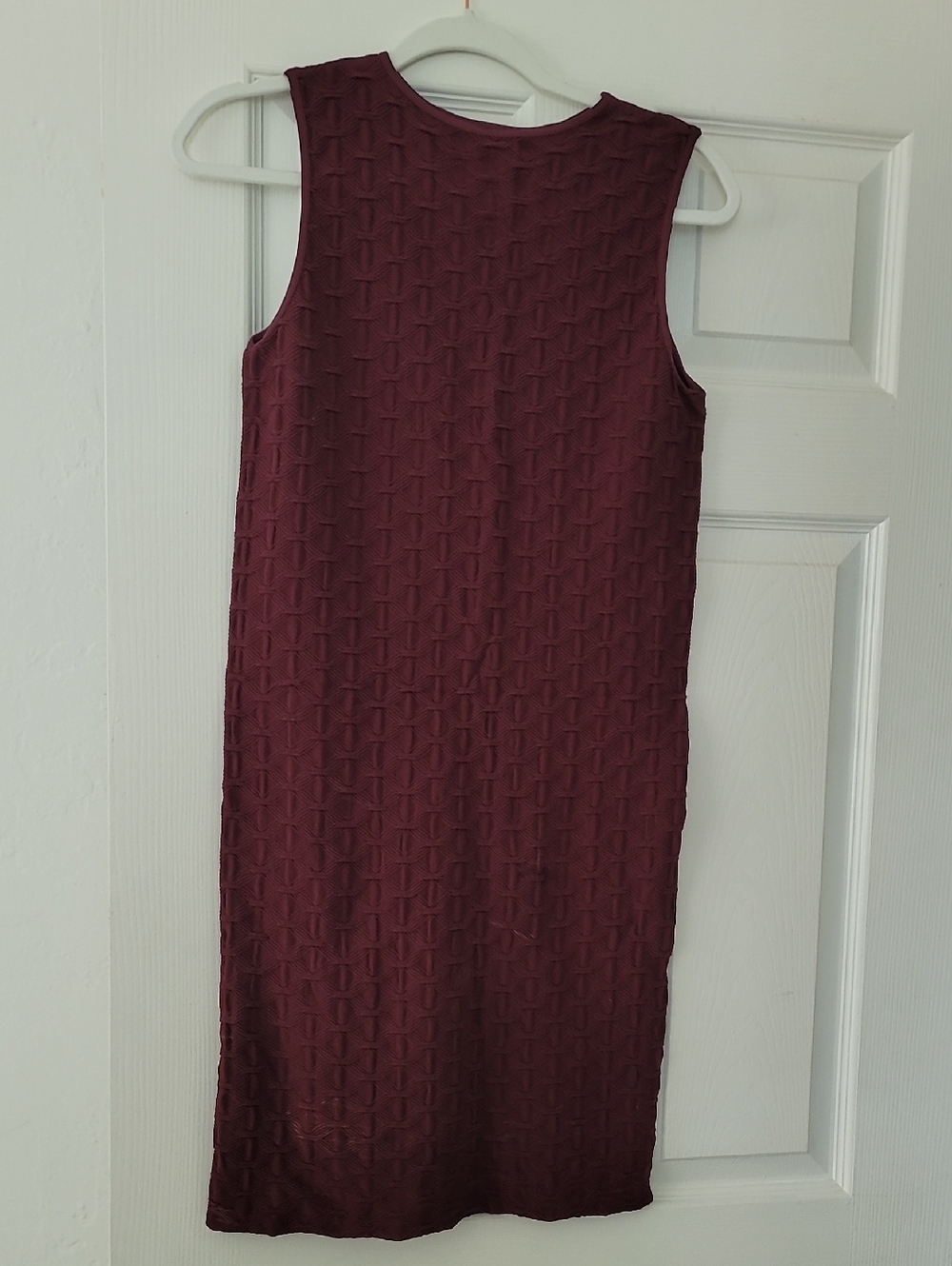 Tees by Tina Sleeveless Textured Midi Dress in Burgundy